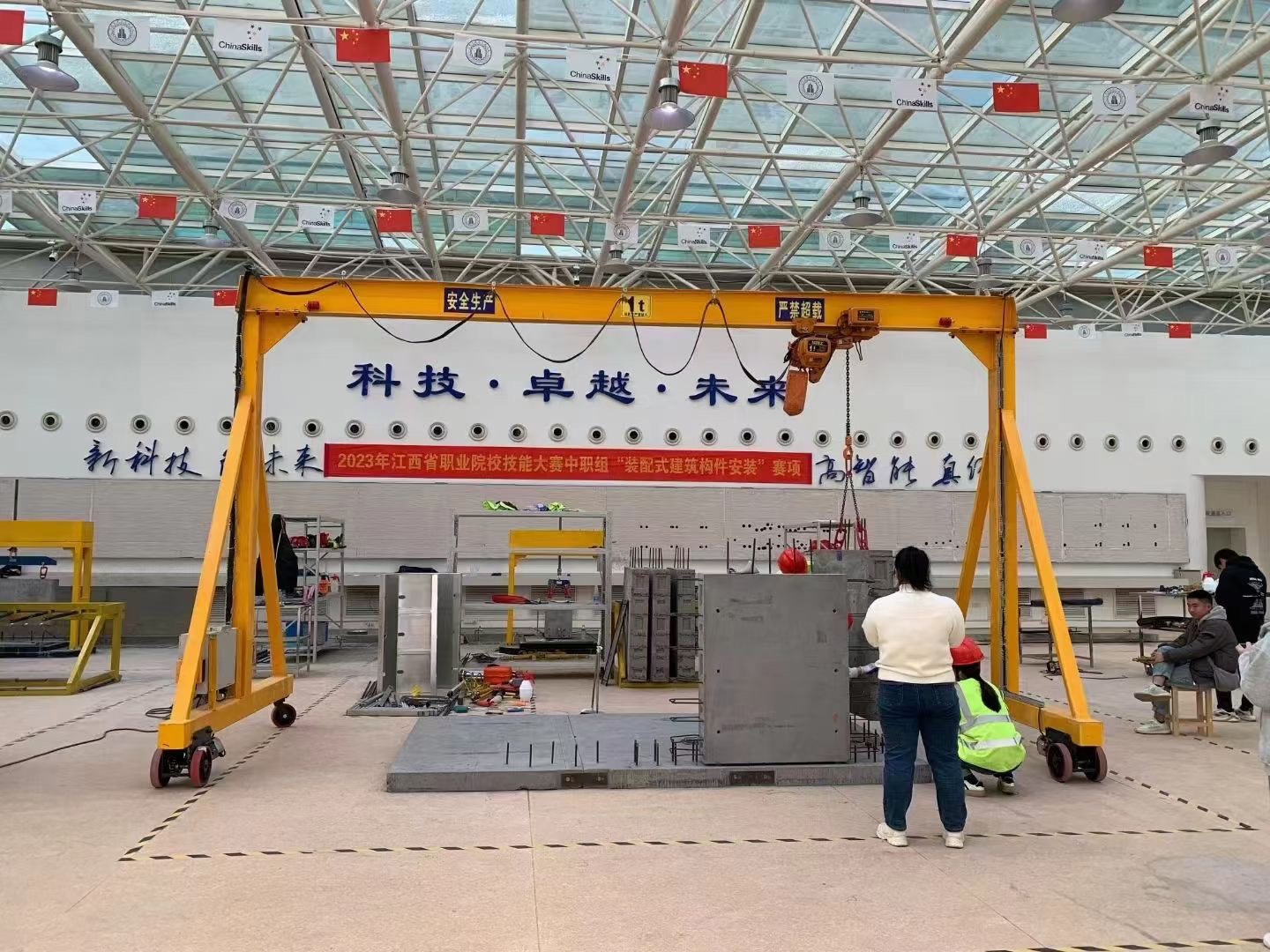 南京无轨式电动葫芦门式起重机、小型电动龙门吊