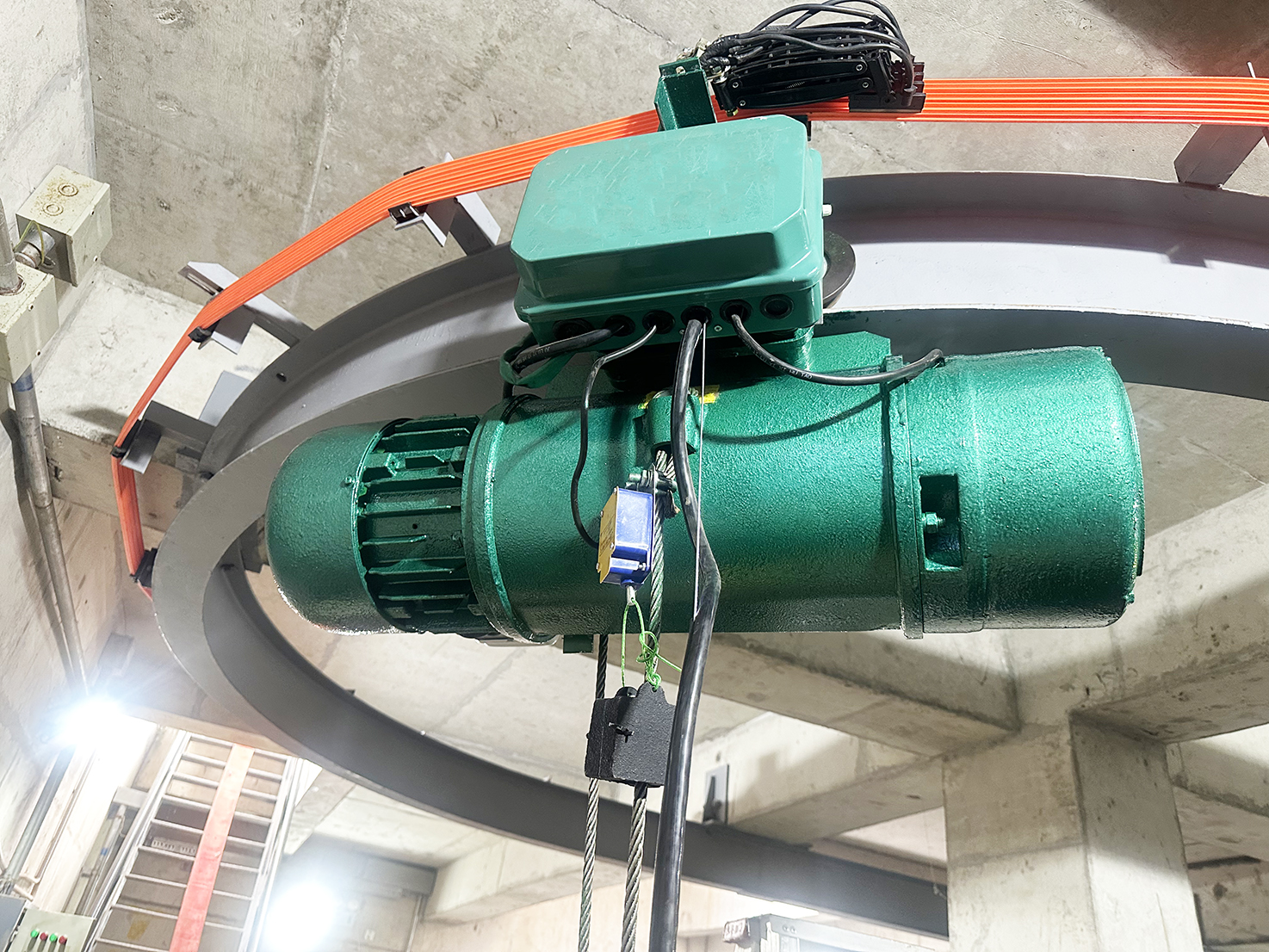 铜川泵站用电动葫芦U形工字钢单轨吊